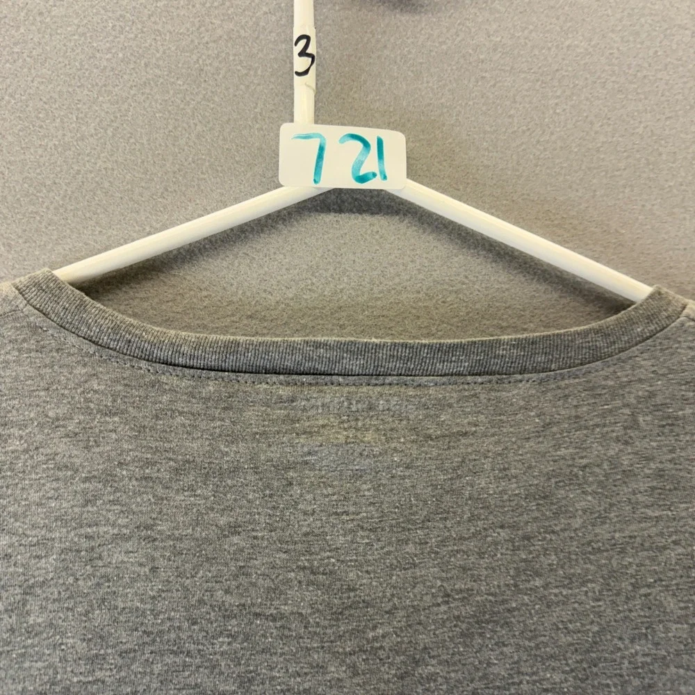 True Religion Mens V-Neck T-Shirt Gray Short Sleeve Logo Graphic Tee Large